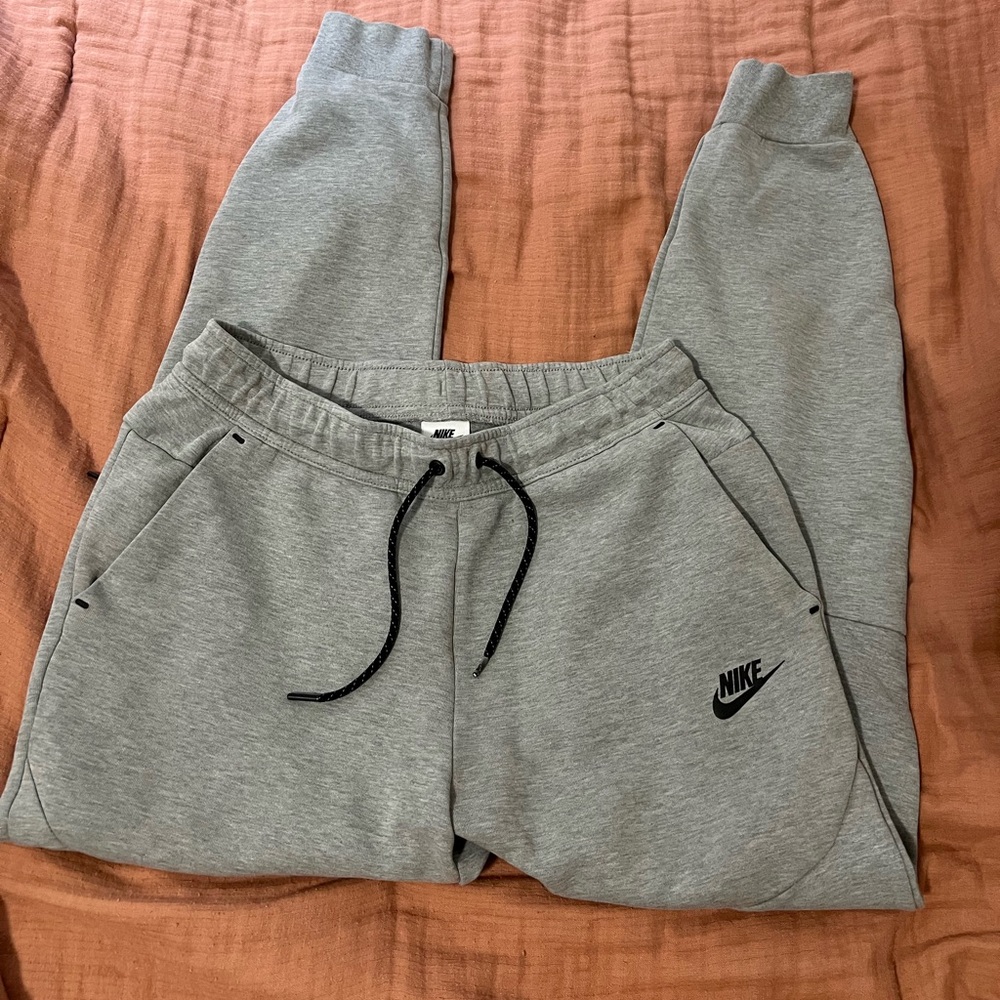 Nike joggers grey